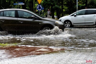 Oleśnica po ulewnym deszczu. Gdzie są trudności z przejazdem?