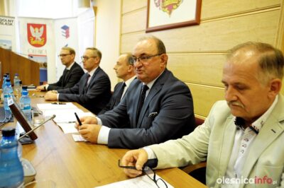 W oleśnickim ratuszu podpisano umowę na remont ul. Dobroszyckiej