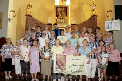 Duchowa i piesza pielgrzymka na Jasną Górę w obiektywie Romana Farysia