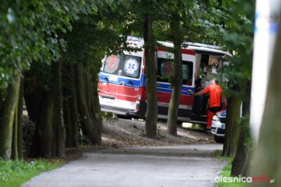 Policja otrzymała sygnał o mężczyźnie, który siedział na torach