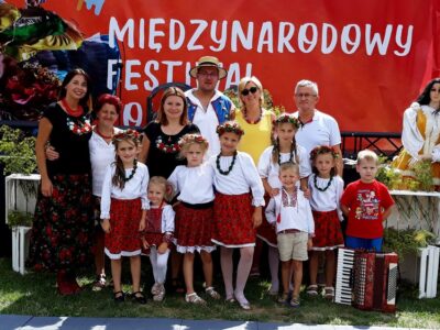 Różyczki na Międzynarodowym Festiwalu Fokloru