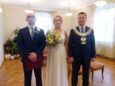 Burmistrz udziela swojego pierwszego ślubu