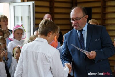 Stypendia dla najlepszych i gratulacje od władz [NAZWISKA STYPENDYSTÓW Z OLEŚNICY I POWIATU]