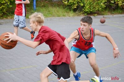 Sportowy weekend: nordic walking, uliczna koszykówka, piłka ręczna i dużo futbolu