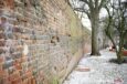 Kolejny fragment murów obronnych do remontu