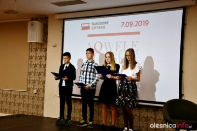 Narodowe Czytanie z uczniami, seniorami i przedstawicielami władz