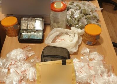 Trzech nastolatków w plecaku zamiast książek i zeszytów miało… narkotyki