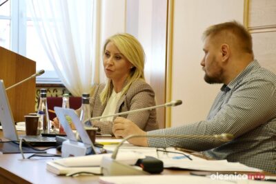 Kiedy miasto przejmie oleśnicki dworzec PKP i prowadzącą na niego kładkę?