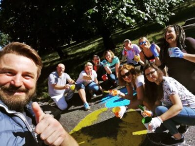 Kolorowy plac zabaw powstał przy oleśnickiej jedynce