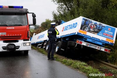 Wypadek w okolicach Ligoty Wielkiej. Jedna osoba jest poszkodowana [ZDJĘCIA]