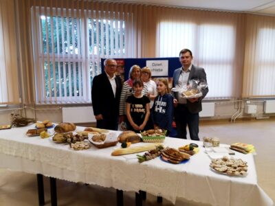 Obchody Światowego Dnia Chleba w dobroszyckiej podstawówce