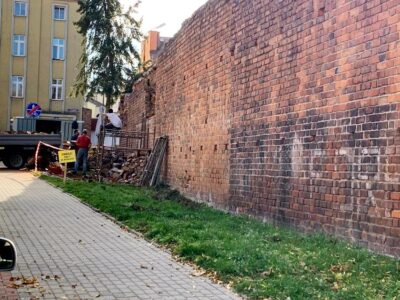 Trwa remont miejskiego muru obronnego