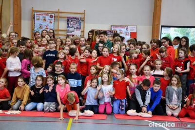 Uczniowie ósemki bili rekord udzielania pierwszej pomocy [ZDJĘCIA]