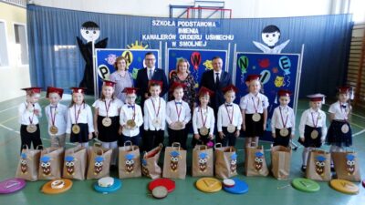 Pasowanie uczniów klas pierwszych w Smolnej