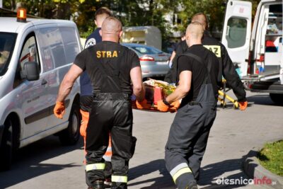 Policja, pogotowie i straż interweniują w mieszkaniu przy Sudoła