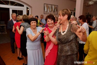 Integracyjny bal studentów Oleśnickiego Uniwersytetu III Wieku