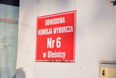 Rękoczyny w lokalu wyborczym w Dobroszycach