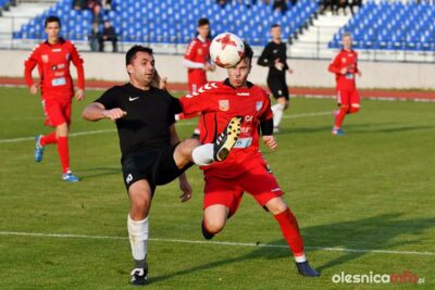 Pogoń Oleśnica wygrywa po emocjonującym meczu z Odrą Malczyce [ZDJĘCIA]