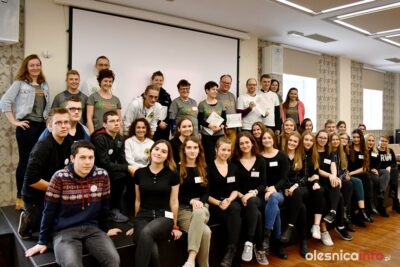 Żywa Biblioteka w Oleśnicy. Porozmawiaj z trzeźwą alkoholiczką, Chińczykiem z Tajwanu lub gejem [ZDJĘCIA]