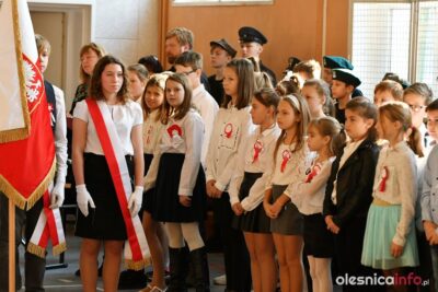 Uroczystość z okazji święta niepodległości w oleśnickiej dwójce