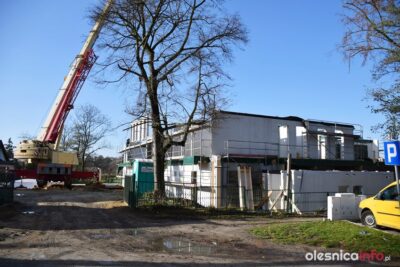 Rosną mury nowej siedziby oleśnickiego nadleśnictwa