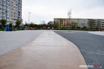 Czy na placu Zwycięstwa powstaną dodatkowe barierki? O ich montaż apelowała Młodzieżowa Rada Miasta