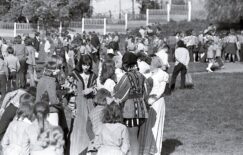 stare_zdjęcia_oleśnicyPL_1027_3_3_2_374 - Przygotowania do wystepu w czasie Dni Olesnicy, 1977-20191106