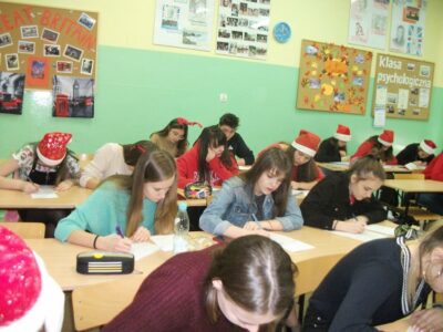 Uczniowie z II LO napisali 330 listów ramach akcji Amnesty International