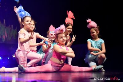 Przedstawienie mikołajkowe i konkursu na Bombkę Choinkową [ZDJĘCIA I PEŁNA LISTA NAZWISK]