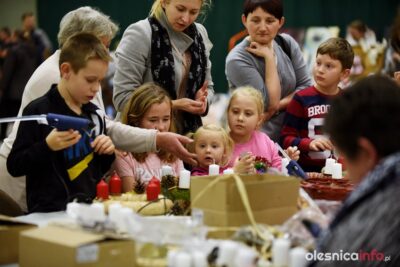 Świąteczny kiermasz, warsztaty i spotkanie z Mikołajem w Bierutowie [DUŻO ZDJĘĆ]