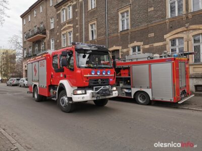 Straż o wyjazdach ratujących życie. Jest ich tak dużo, że zabrakło elektrod do defibrylatora