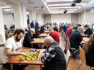 Rekordowa liczba zawodników na Turnieju Szachowym o Puchar Burmistrza