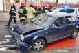 Wypadek przy ul. Okrężnej. Jedna osoba jest poszkodowana. Kierowca golfa jest poszukiwany