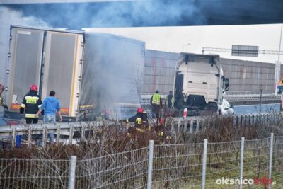 Utrudnienia i korek na S8. Pali się naczepa TiR-a [ZDJĘCIA i FILM]