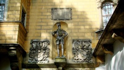 O oświetleniu zabytków, rzeźbie księcia Karola i oleśnickim zamku