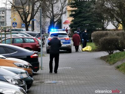 Policja wezwana do mężczyzny leżącego na ulicy