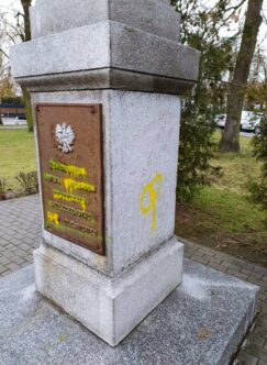 pomnik83164529_538327110360523_6386549088489308160_n-002