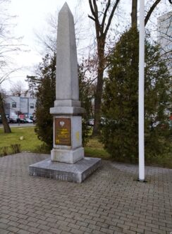 pomnik83421378_182247106471071_3753669964934938624_n-001