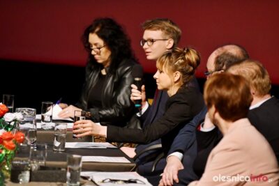 Debata o narodzie i społeczeństwie obywatelskim na Oleśnickim Uniwersytecie Trzeciego Wieku