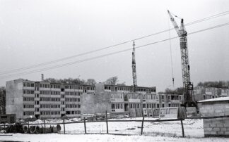 oleśnica_stare_zdjęciaPL_1027_3_3_2_225 - Bloki przy ulicy Klonowej w budowie, luty-marzec 1976 (1)-005