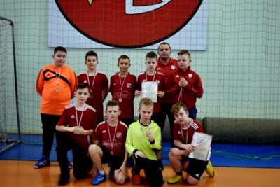 Piłkarskie rozgrywki w bierutowskiej hali sportowej