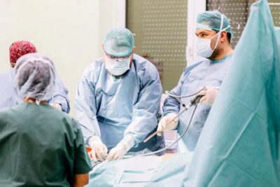 Nowy zespół chirurgów przedstawia się mieszkańcom i zapewnia pacjentów o ciągłości leczenia oraz jak najlepszej opiece