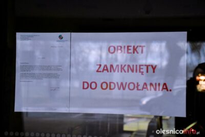 Dłużej poczekamy na otwarcie szkół i zakładów fryzjerskich