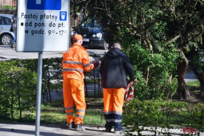 Spacer po parku już możliwy, ale pamiętajmy o innych regułach