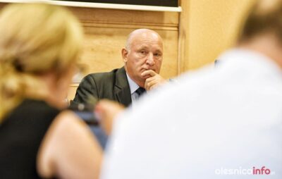 Ile będzie trwała dzisiejsza sesja w Oleśnicy? – Wszystko zależy od radnych – mówi Aleksander Chrzanowski