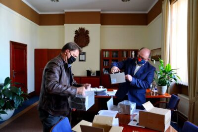 Oleśnicka firma przekazała miastu generatory ozonu