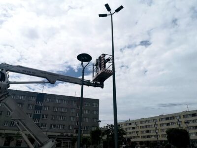 Trwa budowa systemu monitoringu na placu Zwycięstwa