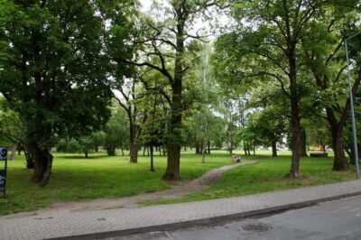 Mieszkaniec prosi o wyłączenie terenu z zabudowy i nadanie mu statusu skwerku lub parku