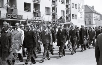 pochód_oleśnicaPL_1027_3_3_2_76 - Pochód pierwszomajowy 1974-20200501