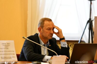 Opozycja przekonała radnych. Dodatkowy miesiąc zwolnienia przedsiębiorców z podatku od nieruchomości